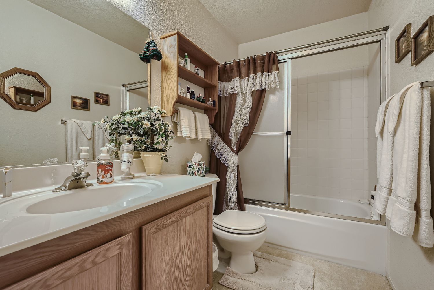 15 Bathroom.jpg